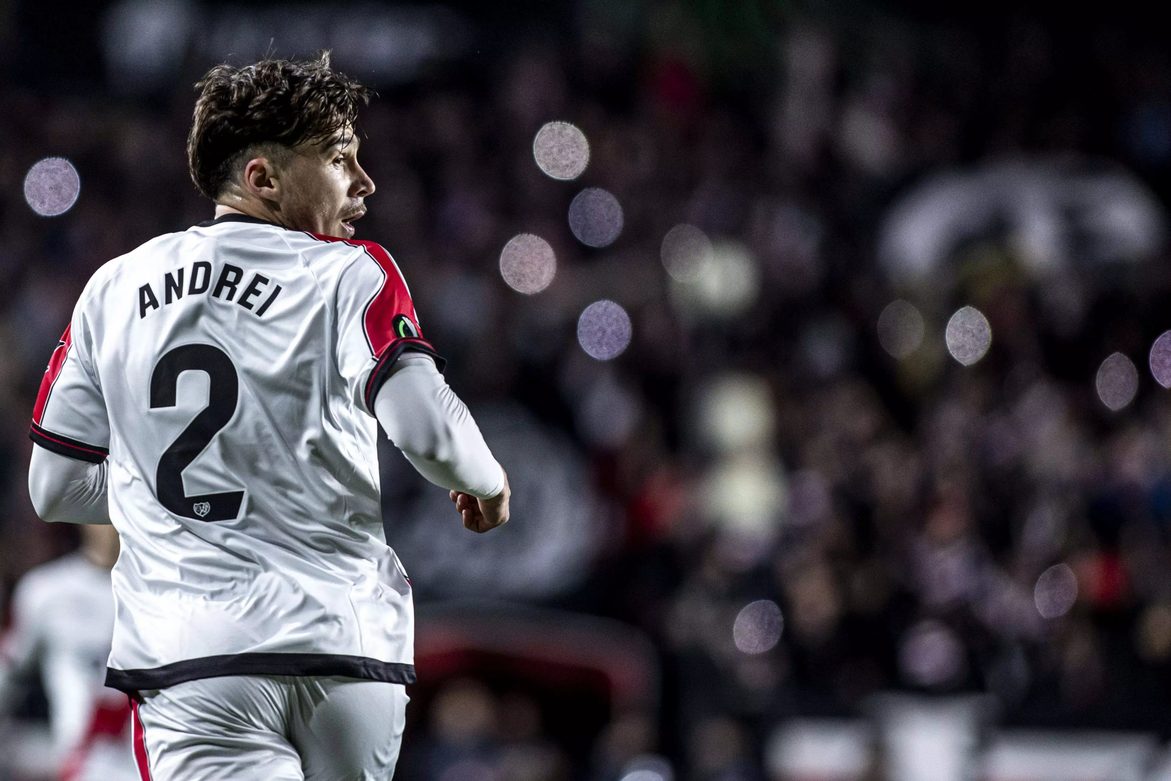 A fost furat sau nu?! Motivul pentru care arbitrul nu a dictat penalty-ul cerut de Rațiu contra Barcelonei, deși lovitura a fost clară